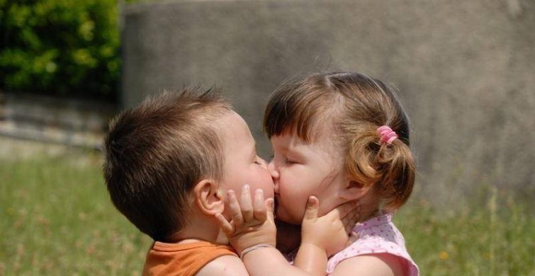 Всемирный день поцелуя отмечают 6 июля 2022 года: красивые поздравления, картинки и гифки itemprop=