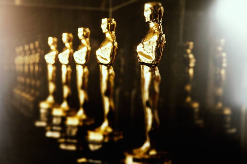 Оскар-2023: когда пройдет церемония вручения кинопремии и кого эксперты считают главными фаворитами премии в этот раз