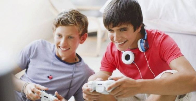 Ученые рассказали, что мальчики чаще девочек попадают в зависимость от интернет-игр