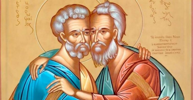 В день Петра и Павла Рябинников, который празднуют в церкви 23 сентября, принято собирать ягоды рябины на зиму