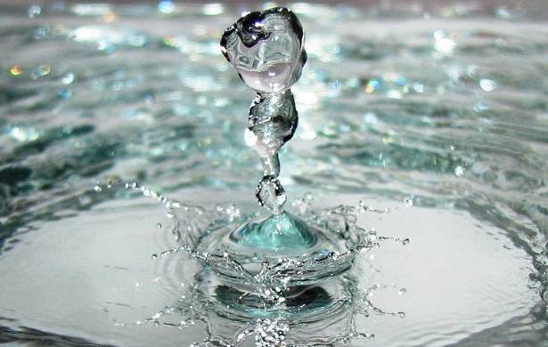Святая вода, набранная в Крещение 19 января 2024 года, обладает целительной силой