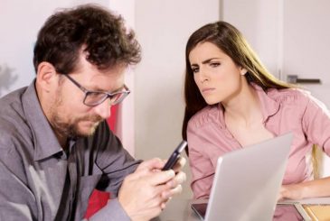 Проверять ли телефон своего мужчины, подскажут советы психолога