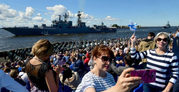 Салют на День ВМФ в Санкт-Петербурге и Кронштадте 31 июля 2022 года станет кульминацией торжества itemprop=