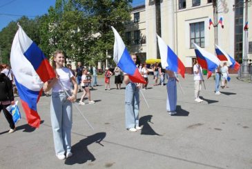 Поздравить близких с Днём Флага России 22 августа можно в стихах и прозе