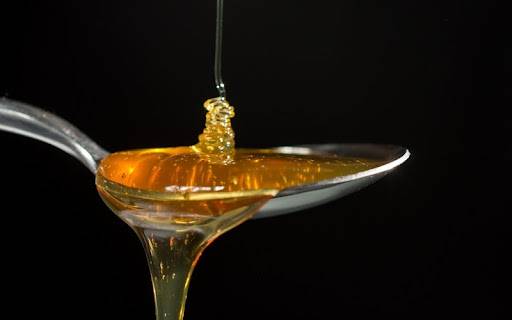 Раскрыты особенности проведения обряда намазывания рук мёдом на Медовый Спас itemprop=