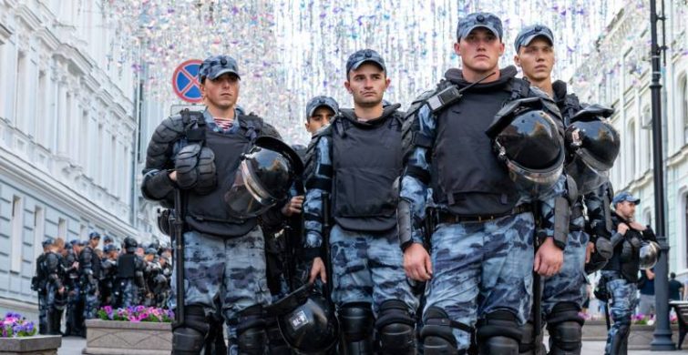 День российской гвардии входит в список памятных дат Вооруженных Сил РФ и отмечают его 2 сентября 2023 года