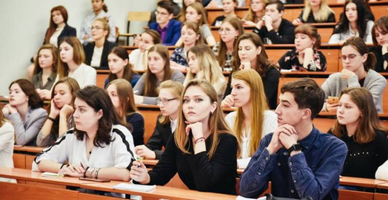 В ноябре 2021 года Россия отметит Международный день студента itemprop=