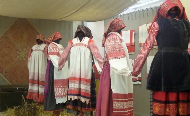 Женщины в русских деревнях носили свой аналог нижнего белья itemprop=