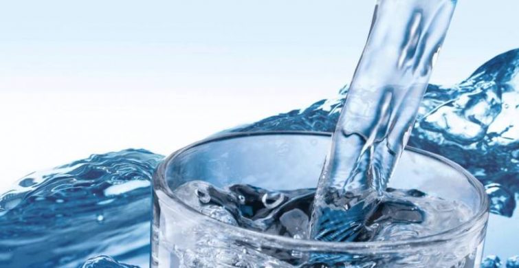 Качественная питьевая вода для кулеров в офисах и дома от FARWATER поможет восполнить потребность человека в жидкости itemprop=