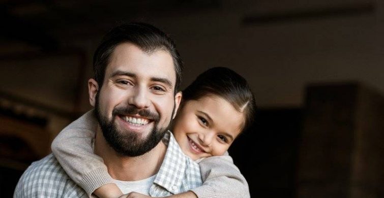 Смелость от папы: как поддержка отца формирует карьерные устремления женщин