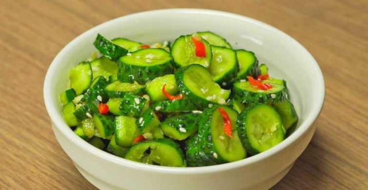Вкусный рецепт быстрых закусочных огурцов с чесноком и в соевом соусе Вкусный рецепт быстрых закусочных огурцов с чесноком и в соевом соусе itemprop=