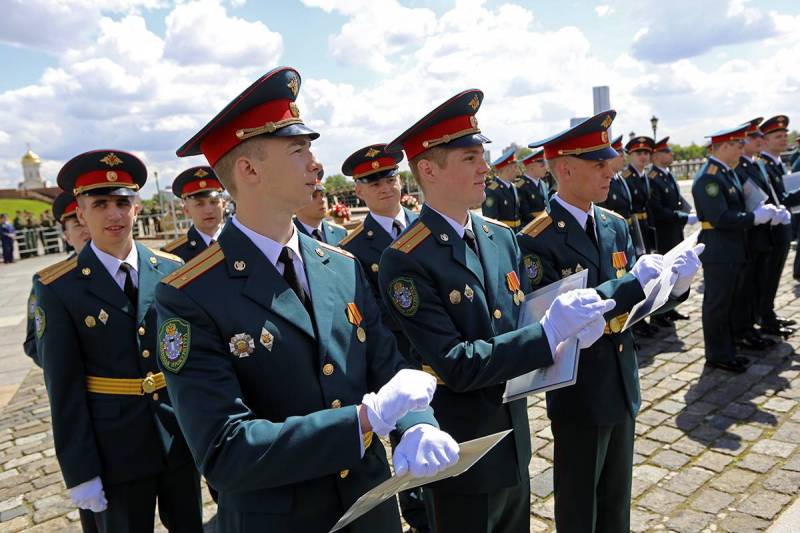 Душевные поздравления и красивые картинки с Днем офицера 21 августа