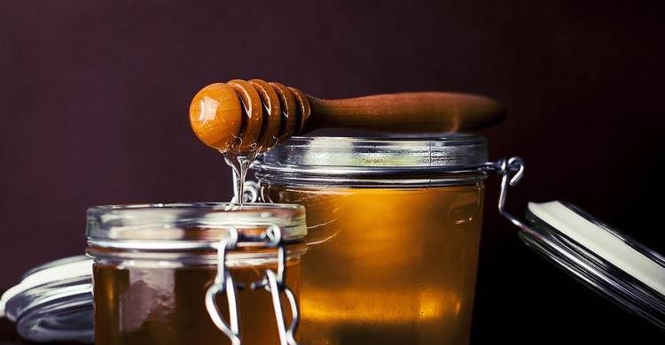 На Медовый Спас мед сами едят и нищих угощают, почему 14 августа обязательно нужно съесть пчелиную продукцию itemprop=