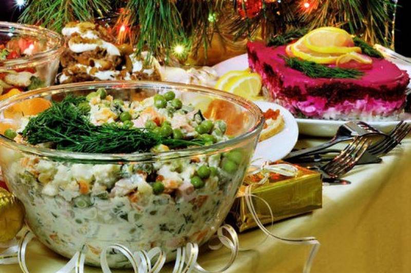 Рецепты классических новогодних салатов «селедка под шубой» и «оливье»