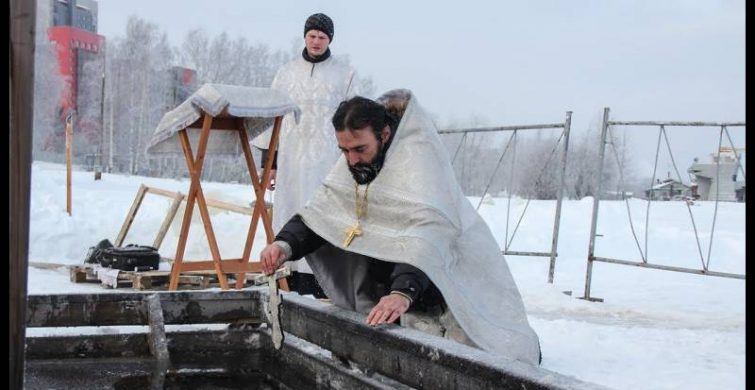 Воду на Крещение можно взять в сочельник 18 января, так же как и 19 января, в день праздника