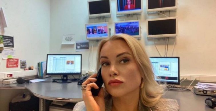 Экс-сотрудница Первого канала Марина Овсянникова задержана под Москвой itemprop=