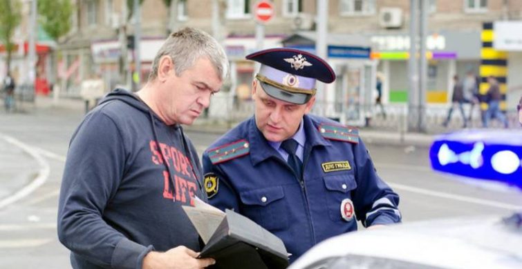 В Госдуме предложили запретить садиться за руль водителям из-за болезней itemprop=