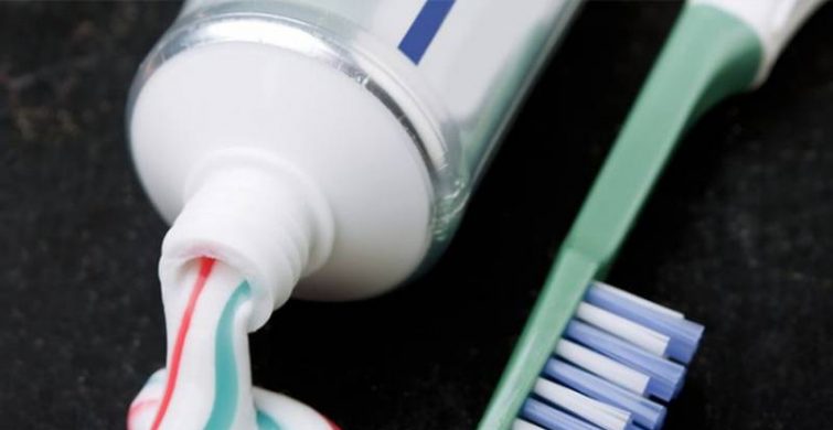 Чистим и моем посуду зубной пастой: как правильно провести чистку itemprop=