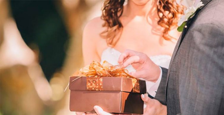 Топ-7 самых худших подарков на свадьбу, способных навлечь беды на молодоженов