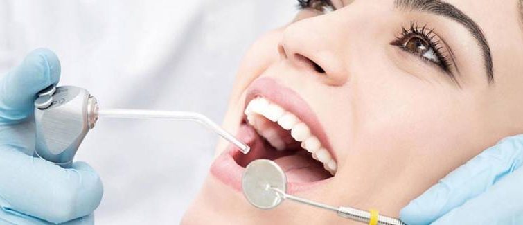 Профессиональная гигиена и чистка зубов, что это такое, что в себя включает