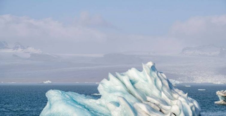 Крупнейший на планете айсберг А23а начал активный дрейф вдоль Антарктиды