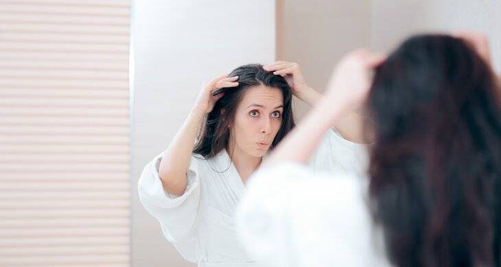 Поредевшие локоны: какие вредные привычки приводят к выпадению волос