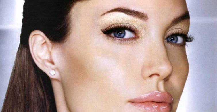 Правильный макияж поможет выглядеть худее на фото и в жизни: как нужно краситься