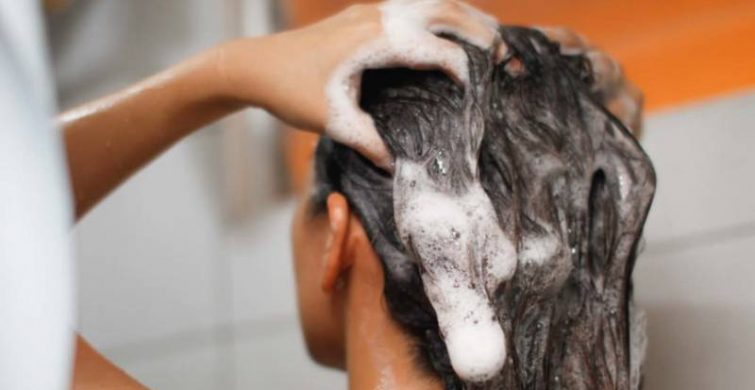 По какой причине нельзя наносить шампунь для волос на кожу тела