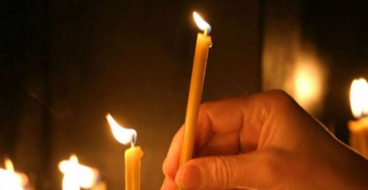 По какой причине на отпевании покойника тухнет свеча и как отвадить беду