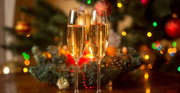 Волшебный момент исполнит все мечты: как загадать желание на Новый год с шампанским itemprop=