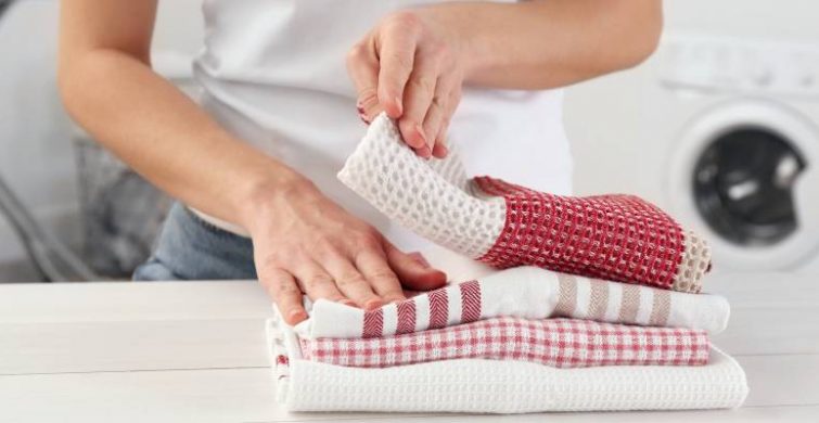 Долой пятна и неприятный запах: как быстро отстирать кухонные полотенца