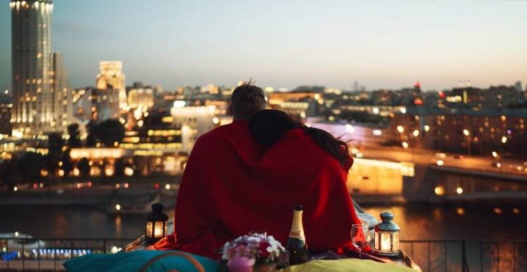 Волшебство романтики на крыше: исключительные свидания в Москве