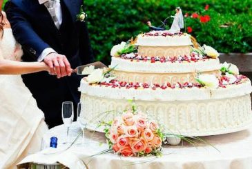 Искусство выбора свадебного торта: красота и вкус для вашего торжества