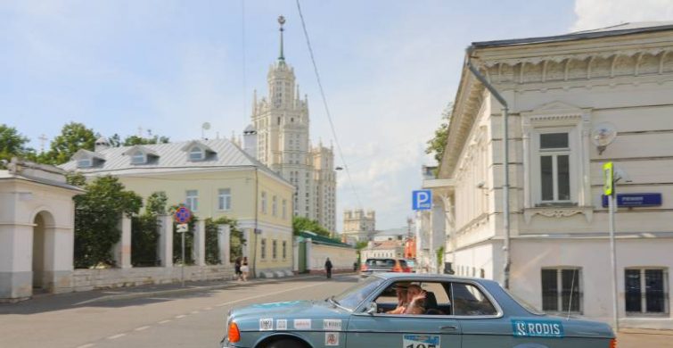 Уникальные автомобили представили на ретроралли «СТОЛИЦА.RODIS Классик Тур» itemprop=