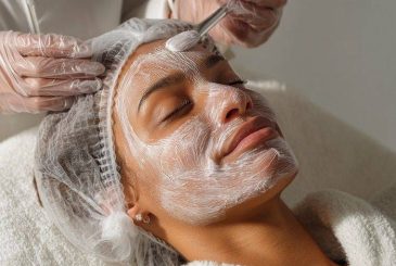 5 процедур от косметолога, которые стоит пройти до зимы и Нового года, чтобы кожа сияла и выглядела по-настоящему дорого