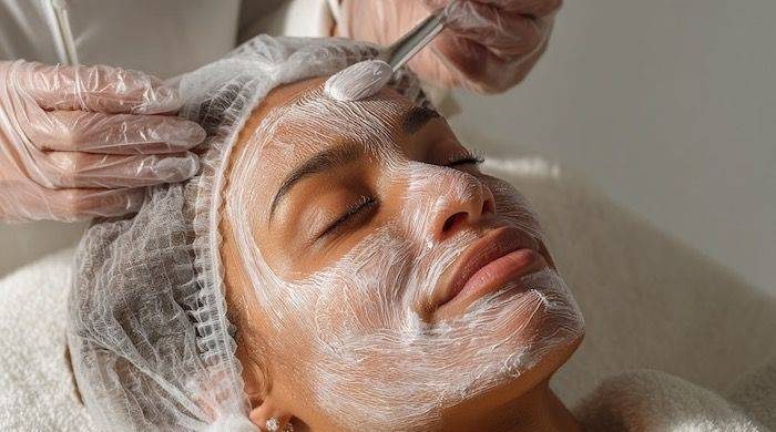 5 процедур от косметолога, которые стоит пройти до зимы и Нового года, чтобы кожа сияла и выглядела по-настоящему дорого
